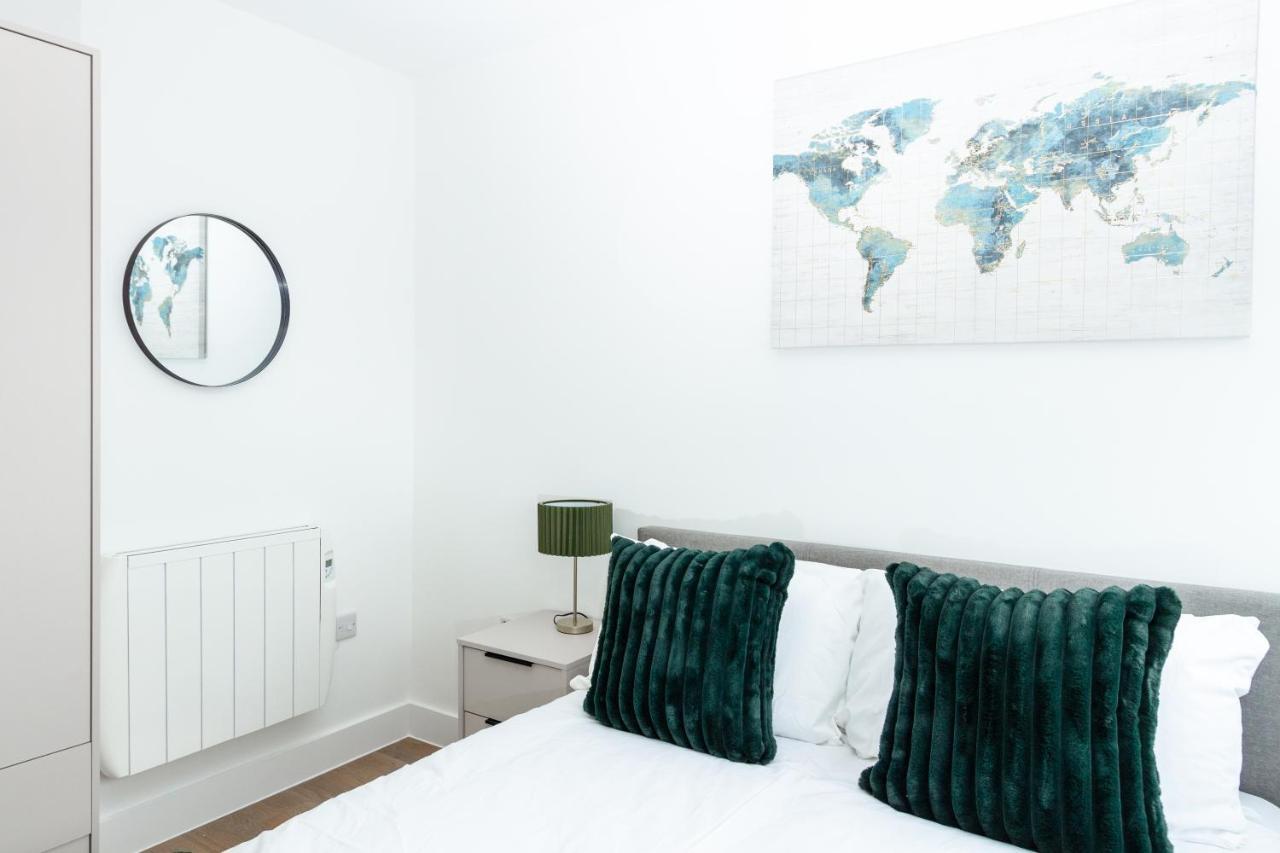 Stylish Studio Apt Overlooking Old Trafford Manchester Bagian luar foto