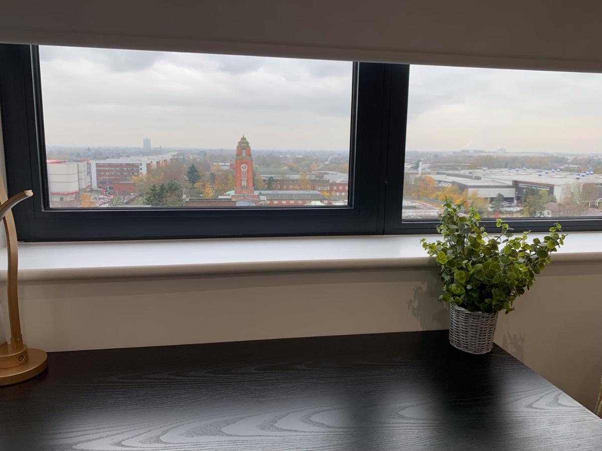 Stylish Studio Apt Overlooking Old Trafford Manchester Bagian luar foto