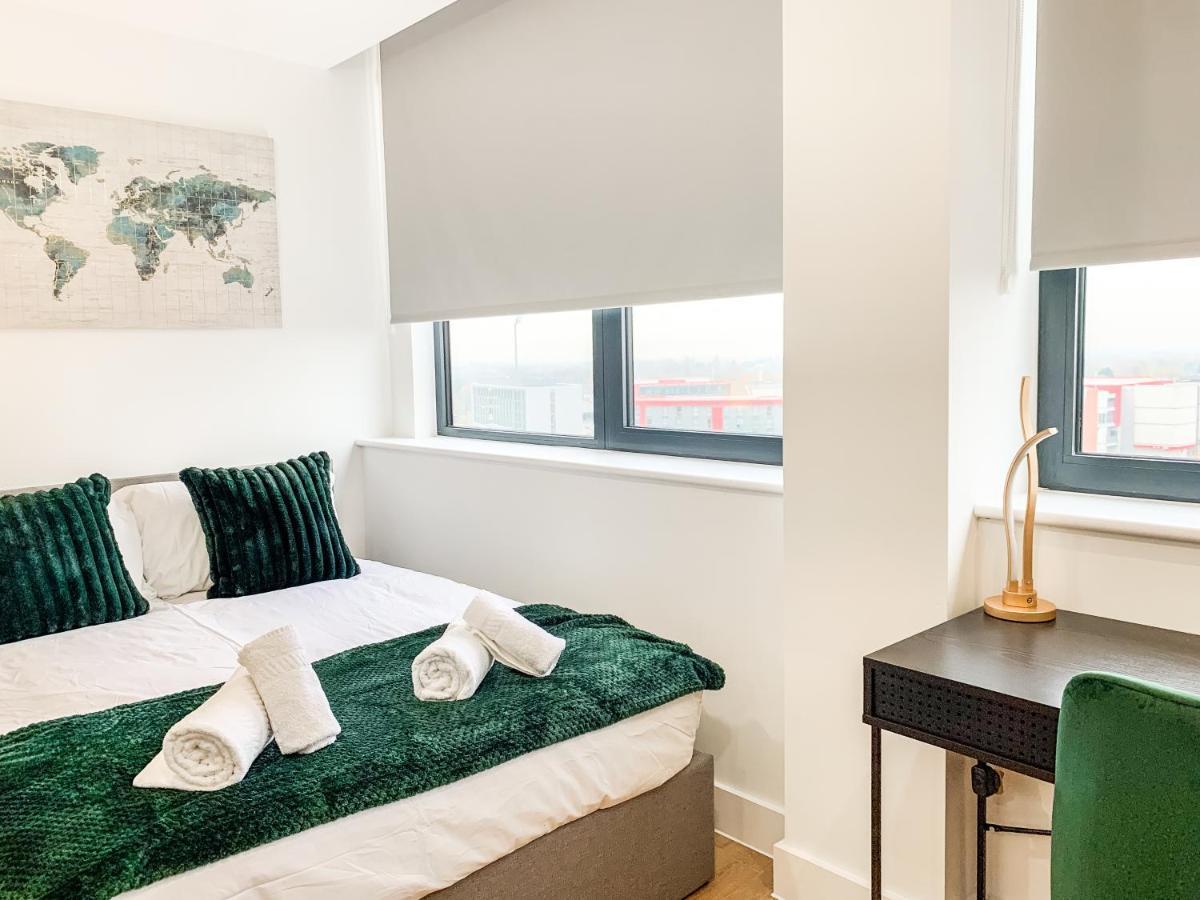 Stylish Studio Apt Overlooking Old Trafford Manchester Bagian luar foto