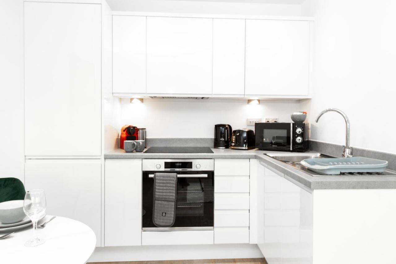 Stylish Studio Apt Overlooking Old Trafford Manchester Bagian luar foto